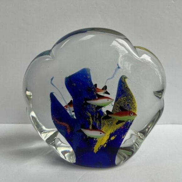 Vintage Murano Style Glass Shell Aquarium Paperweight with Fish 5” 3 Lbs - Picture 2 of 8